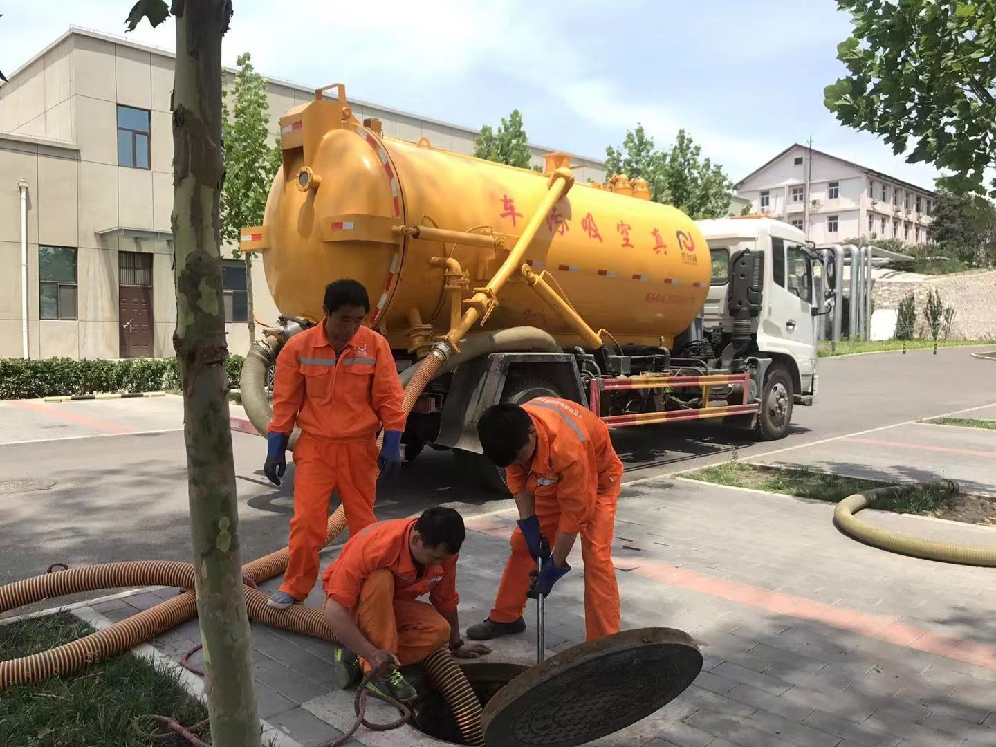 固阳化粪池清理与5-8吨吸粪车施工效率分析